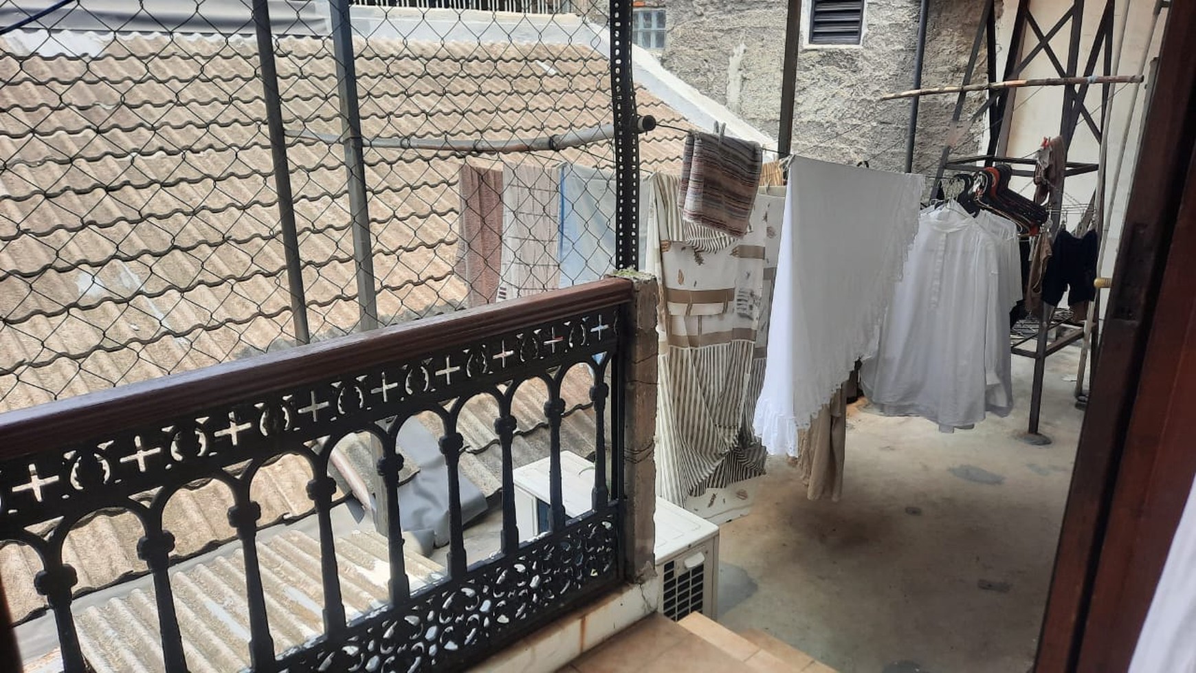 DIJUAL RUMAH TINGGAL 2 LANTAI di DAERAH BINTARO
