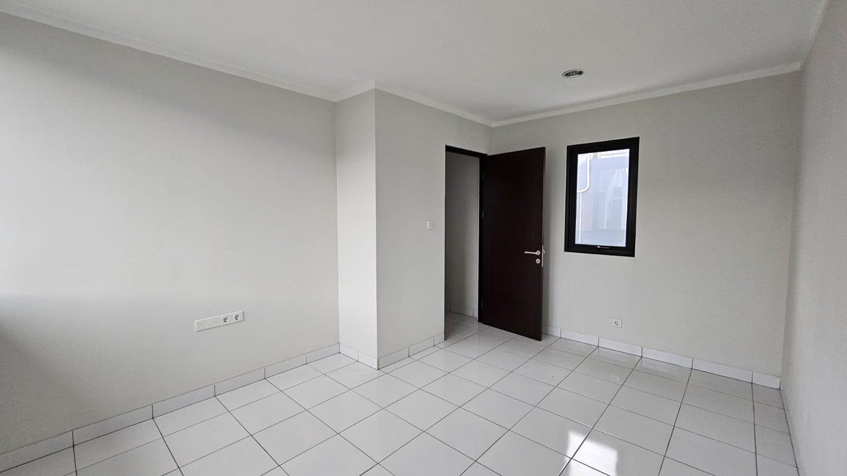 Rumah Asri 2 Lantai di Cluster Dayana, Summarecon Bandung