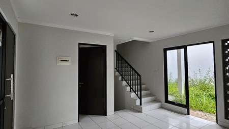Rumah Asri 2 Lantai di Cluster Dayana, Summarecon Bandung