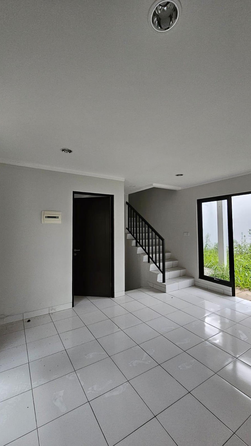 Rumah Asri 2 Lantai di Cluster Dayana, Summarecon Bandung