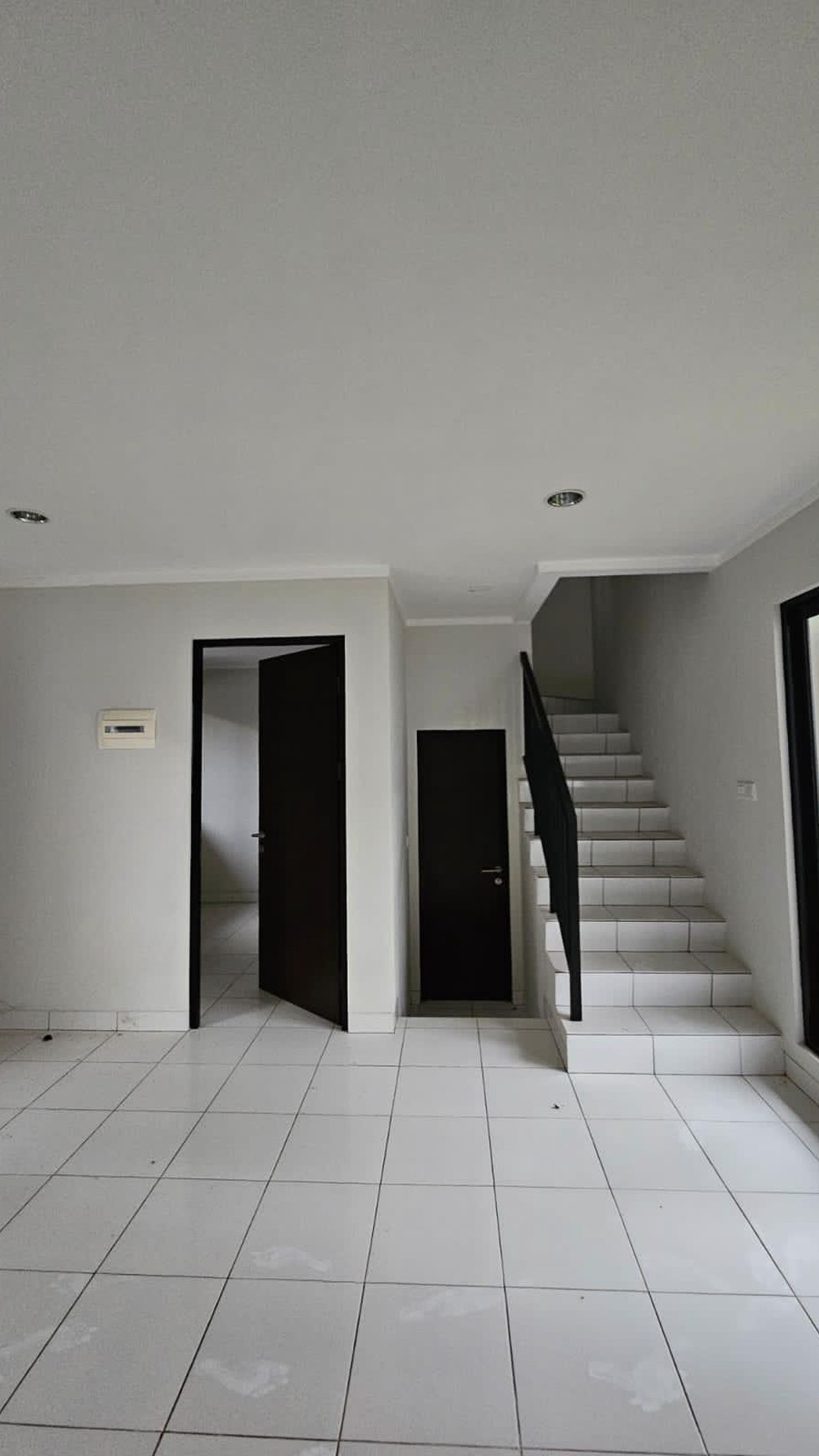Rumah Asri 2 Lantai di Cluster Dayana, Summarecon Bandung