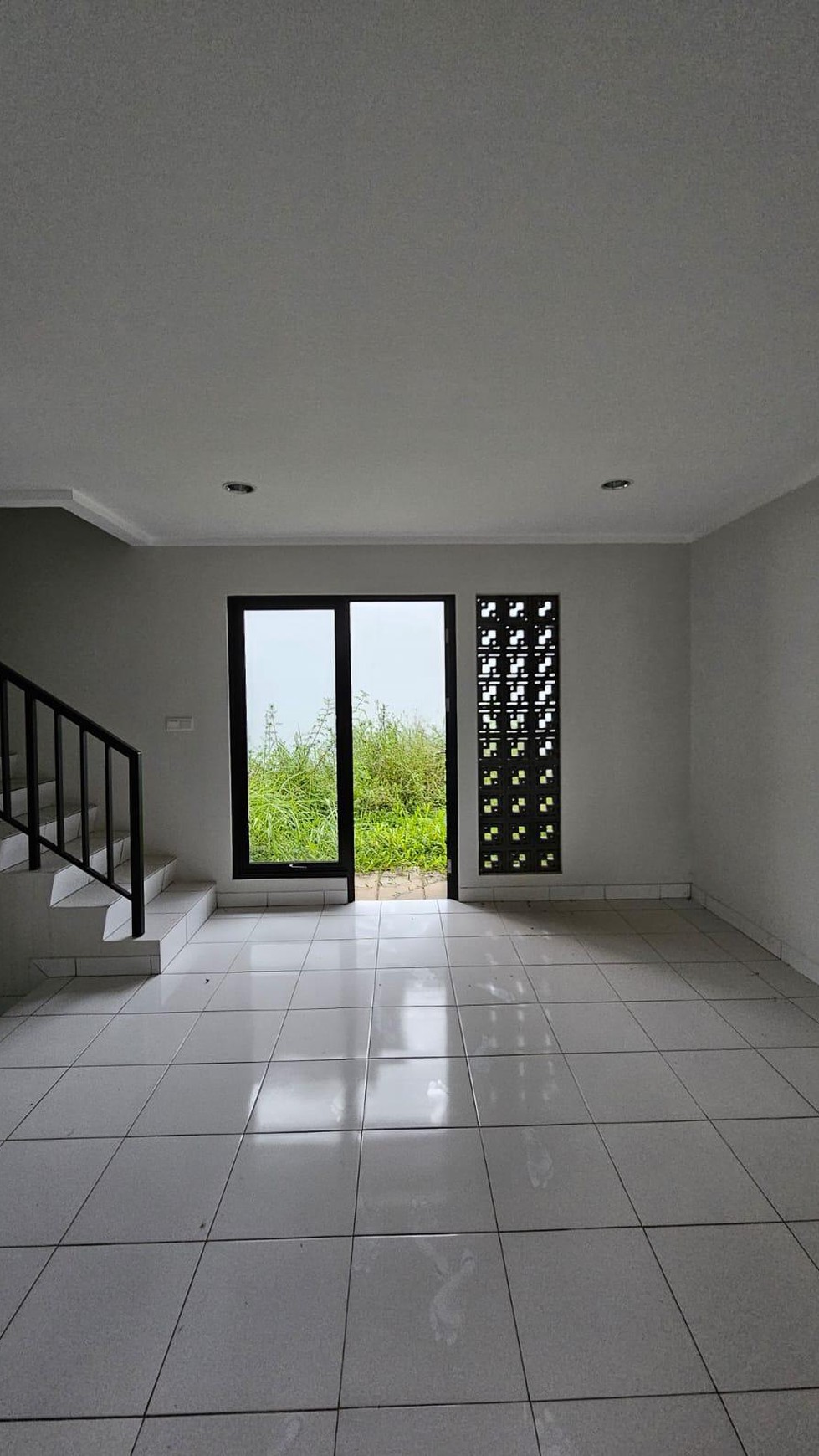 Rumah Asri 2 Lantai di Cluster Dayana, Summarecon Bandung