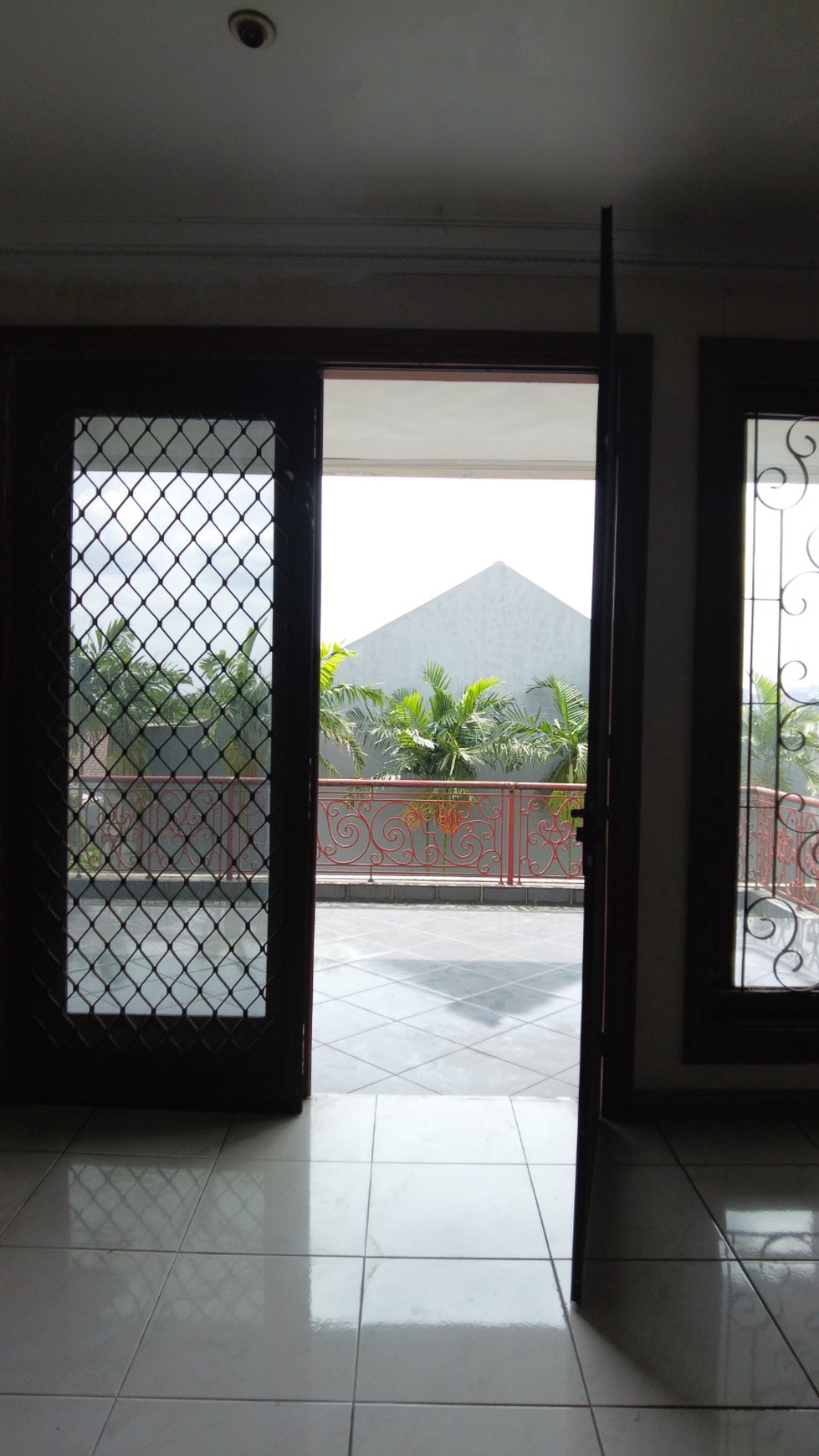 Dijual Rumah Mewah (Semi furnished) di Cinere, Banten