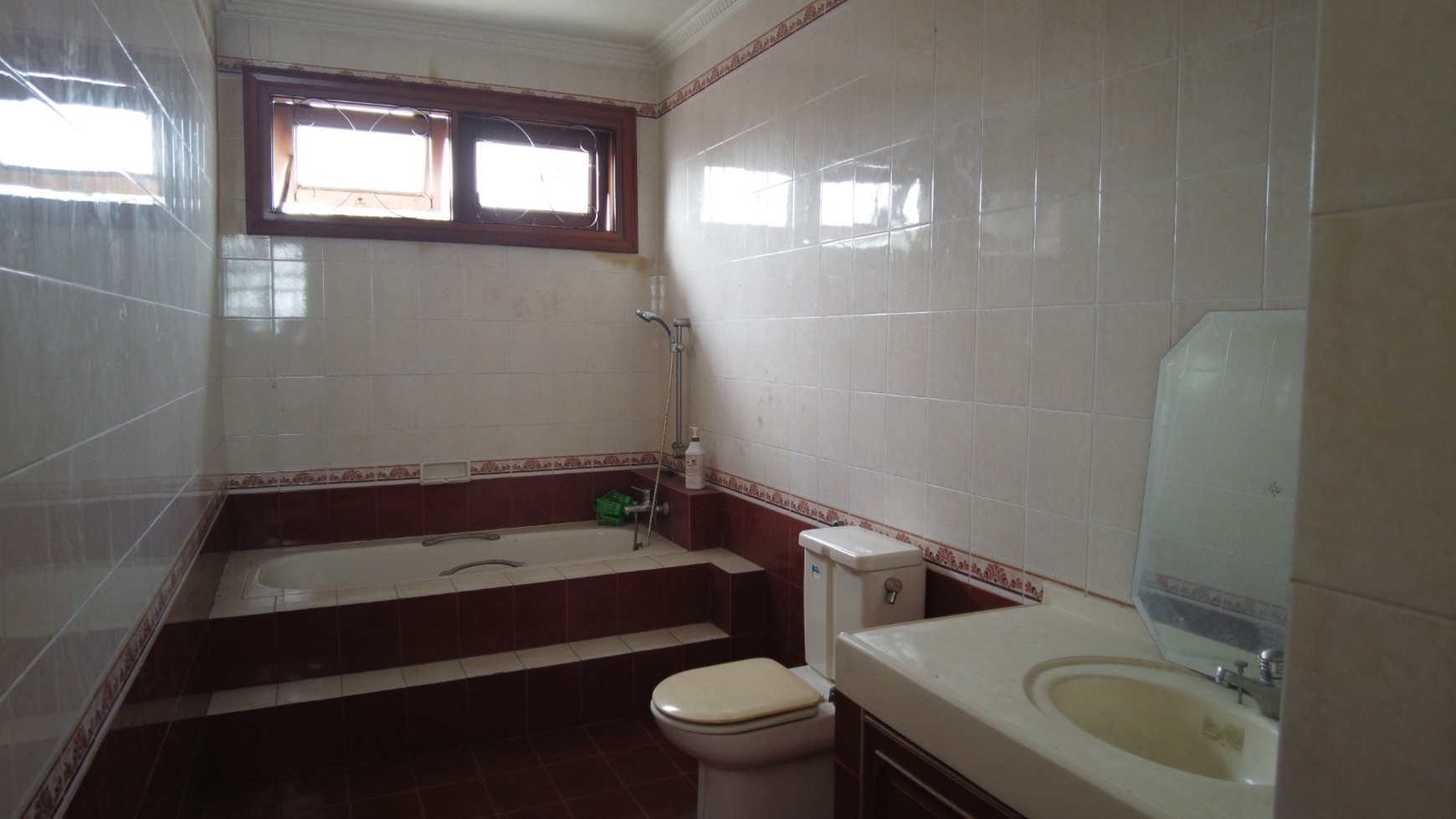 Dijual Rumah Mewah (Semi furnished) di Cinere, Banten