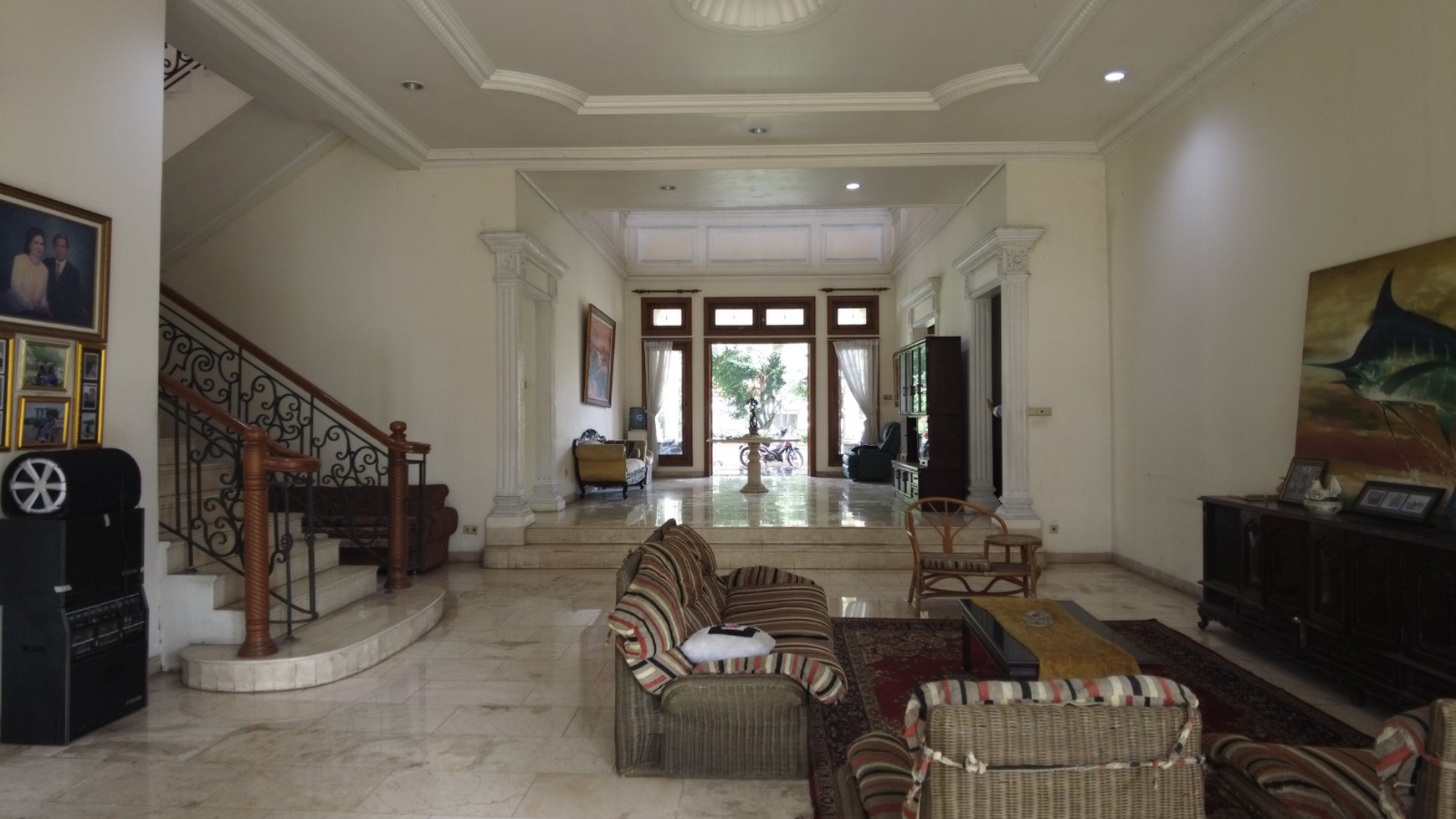 Dijual Rumah Mewah (Semi furnished) di Cinere, Banten