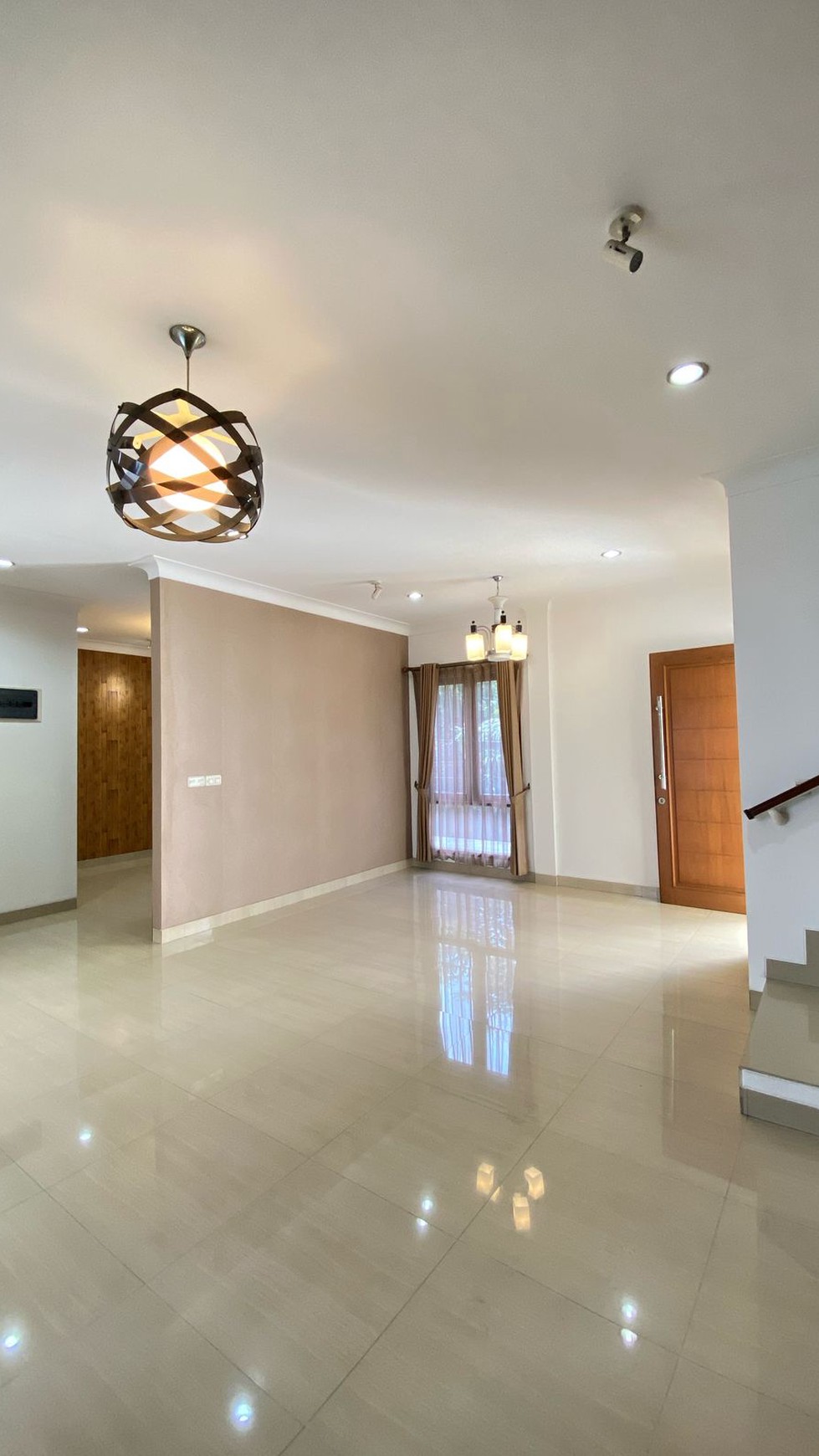 Rumah 3 Lantai ada Kolam Renang di Cilandak - Harga Spesial Lokasi Strategis