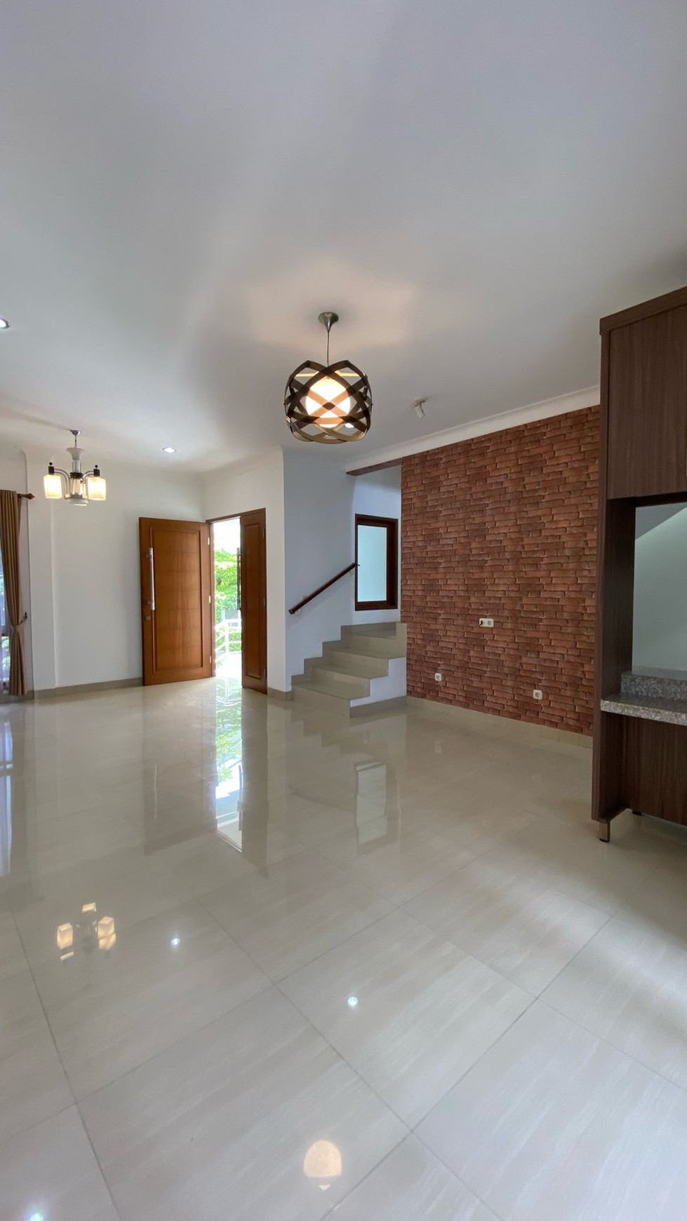 Rumah 3 Lantai ada Kolam Renang di Cilandak - Harga Spesial Lokasi Strategis