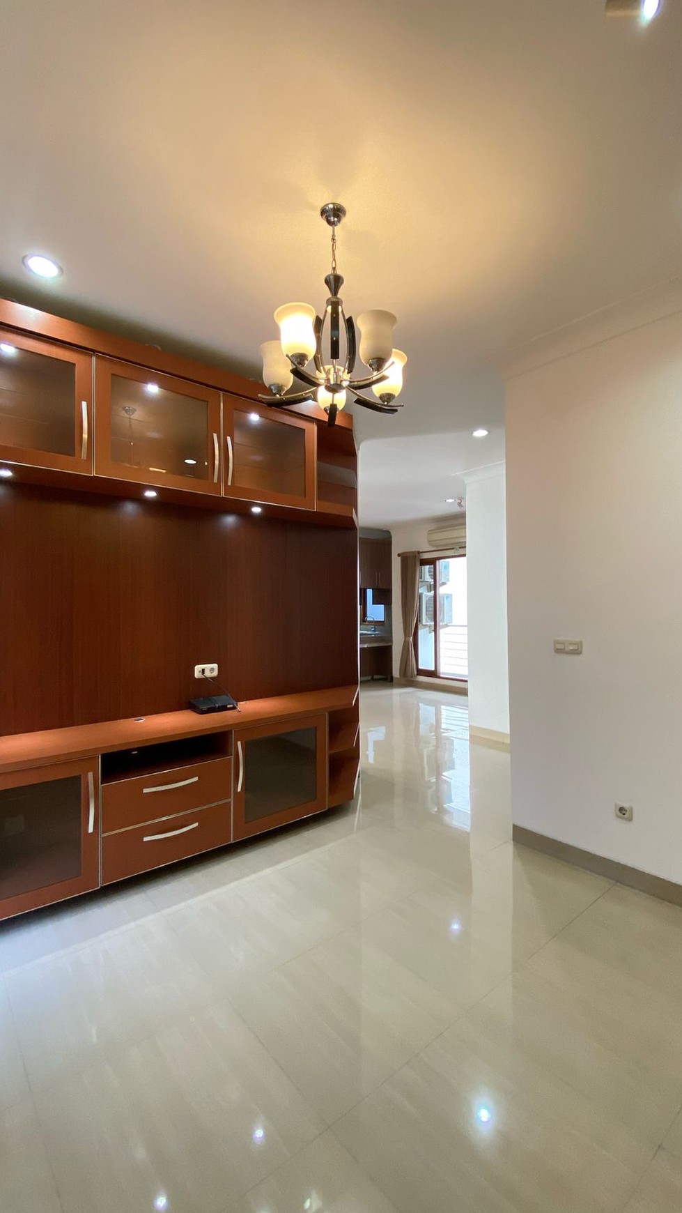 Rumah 3 Lantai ada Kolam Renang di Cilandak - Harga Spesial Lokasi Strategis