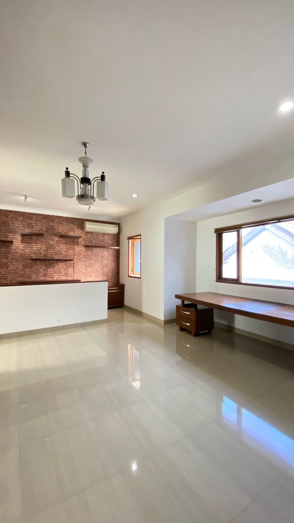 Rumah 3 Lantai ada Kolam Renang di Cilandak - Harga Spesial Lokasi Strategis