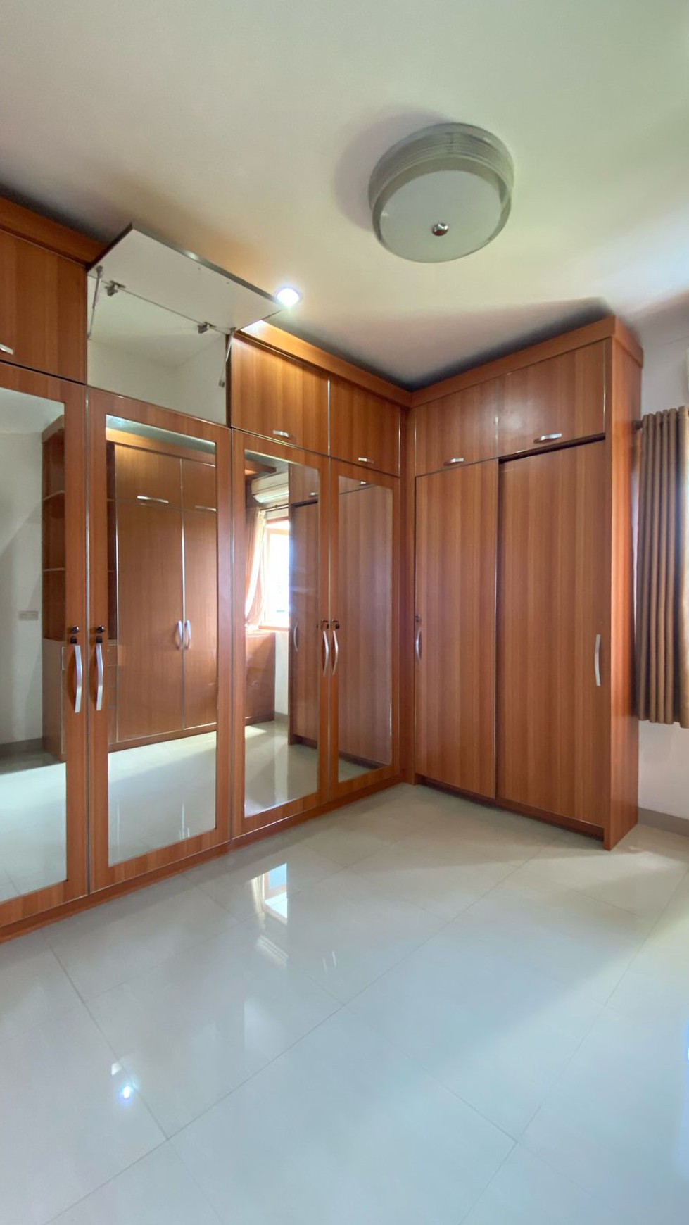 Rumah 3 Lantai ada Kolam Renang di Cilandak - Harga Spesial Lokasi Strategis