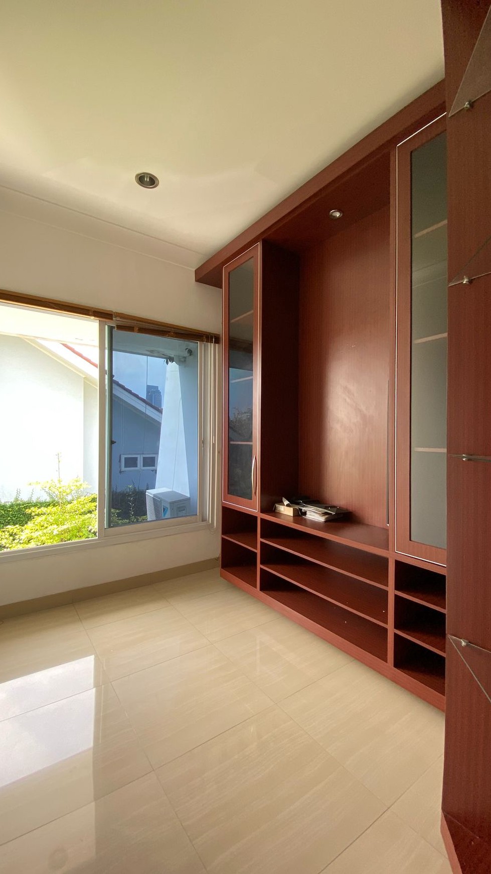 Rumah 3 Lantai ada Kolam Renang di Cilandak - Harga Spesial Lokasi Strategis