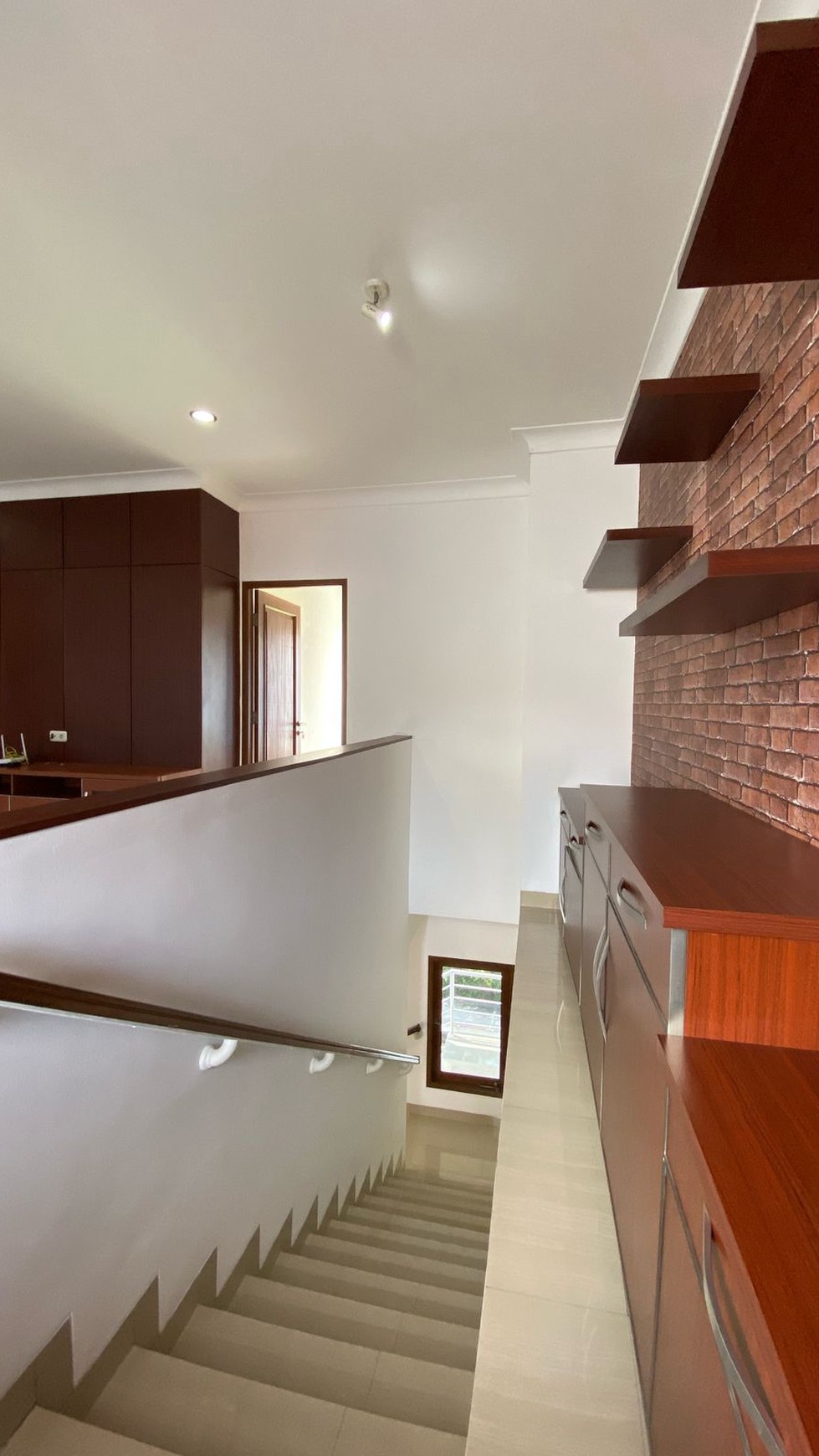 Rumah 3 Lantai ada Kolam Renang di Cilandak - Harga Spesial Lokasi Strategis