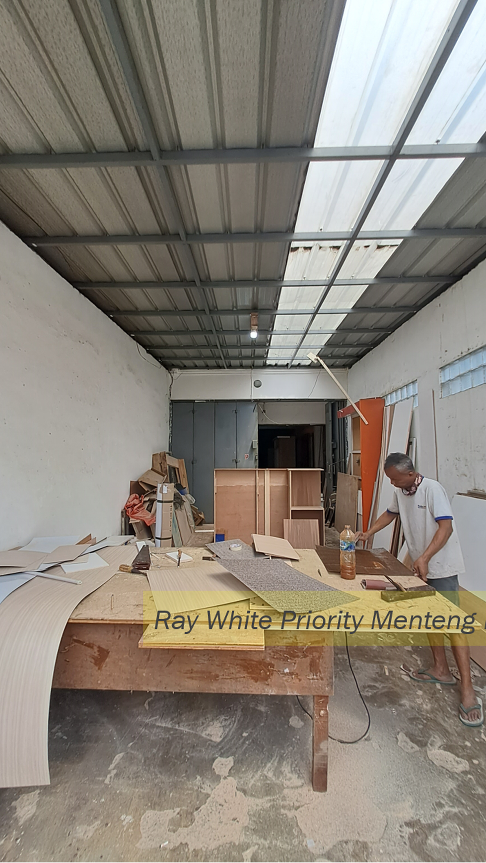 Ruko 4 Lantai dengan Lokasi Strategis di Pondok Pinang - Jakarta Selatan