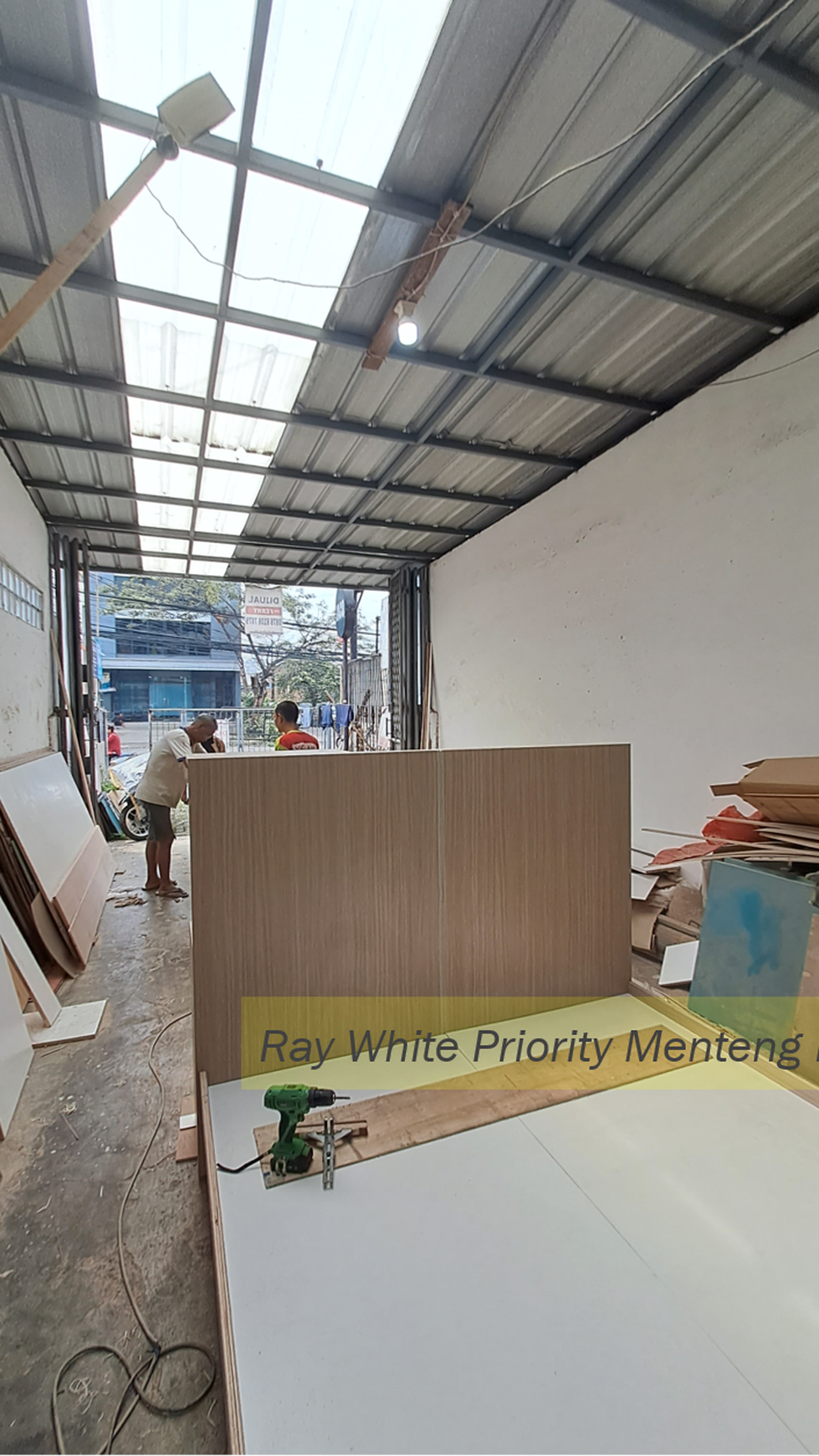 Ruko 4 Lantai dengan Lokasi Strategis di Pondok Pinang - Jakarta Selatan