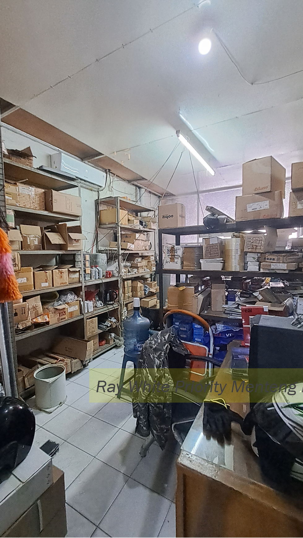 Tempat Usaha dengan Lokasi Strategis di Pondok Pinang - Jakarta Selatan