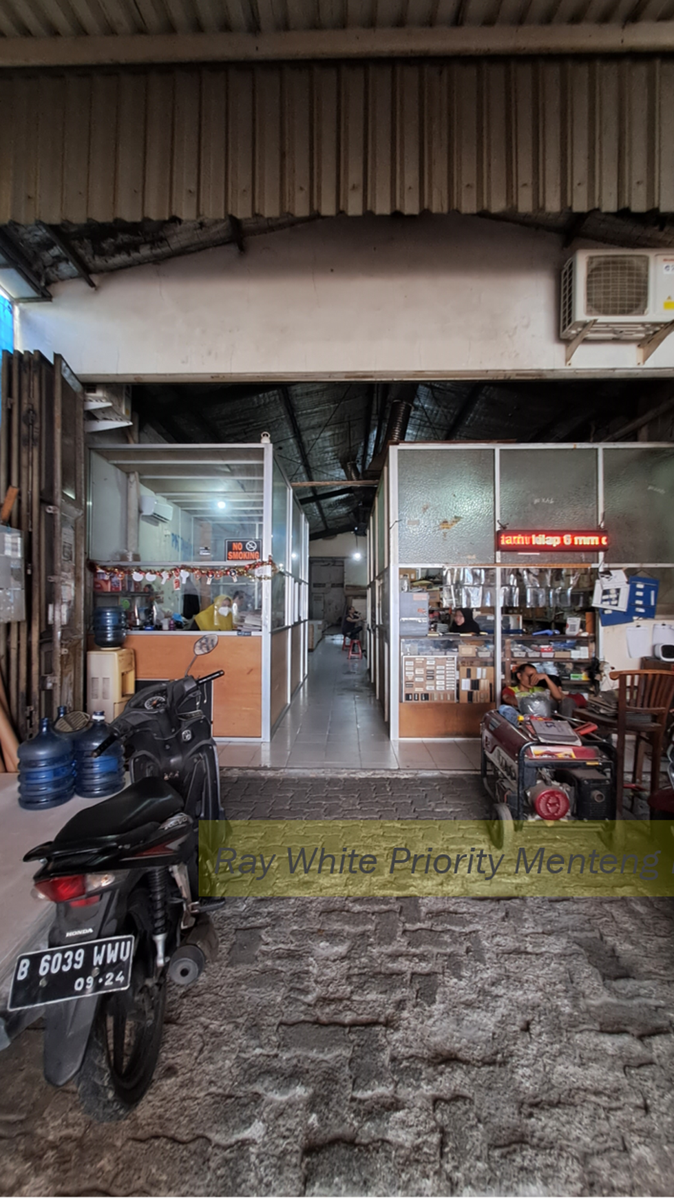 Tempat Usaha dengan Lokasi Strategis di Pondok Pinang - Jakarta Selatan
