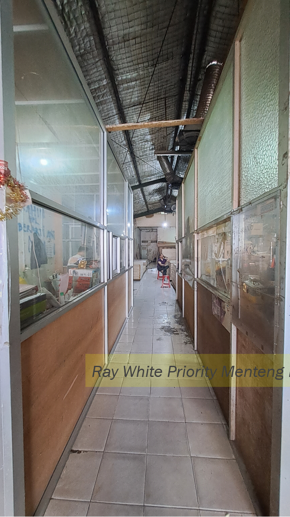 Tempat Usaha dengan Lokasi Strategis di Pondok Pinang - Jakarta Selatan