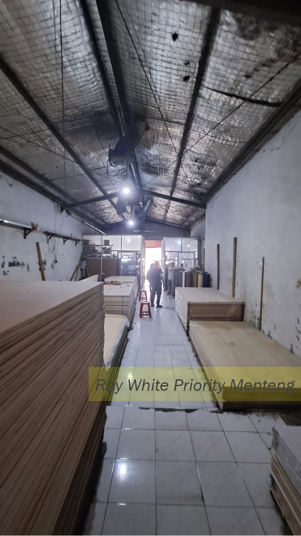 Tempat Usaha dengan Lokasi Strategis di Pondok Pinang - Jakarta Selatan