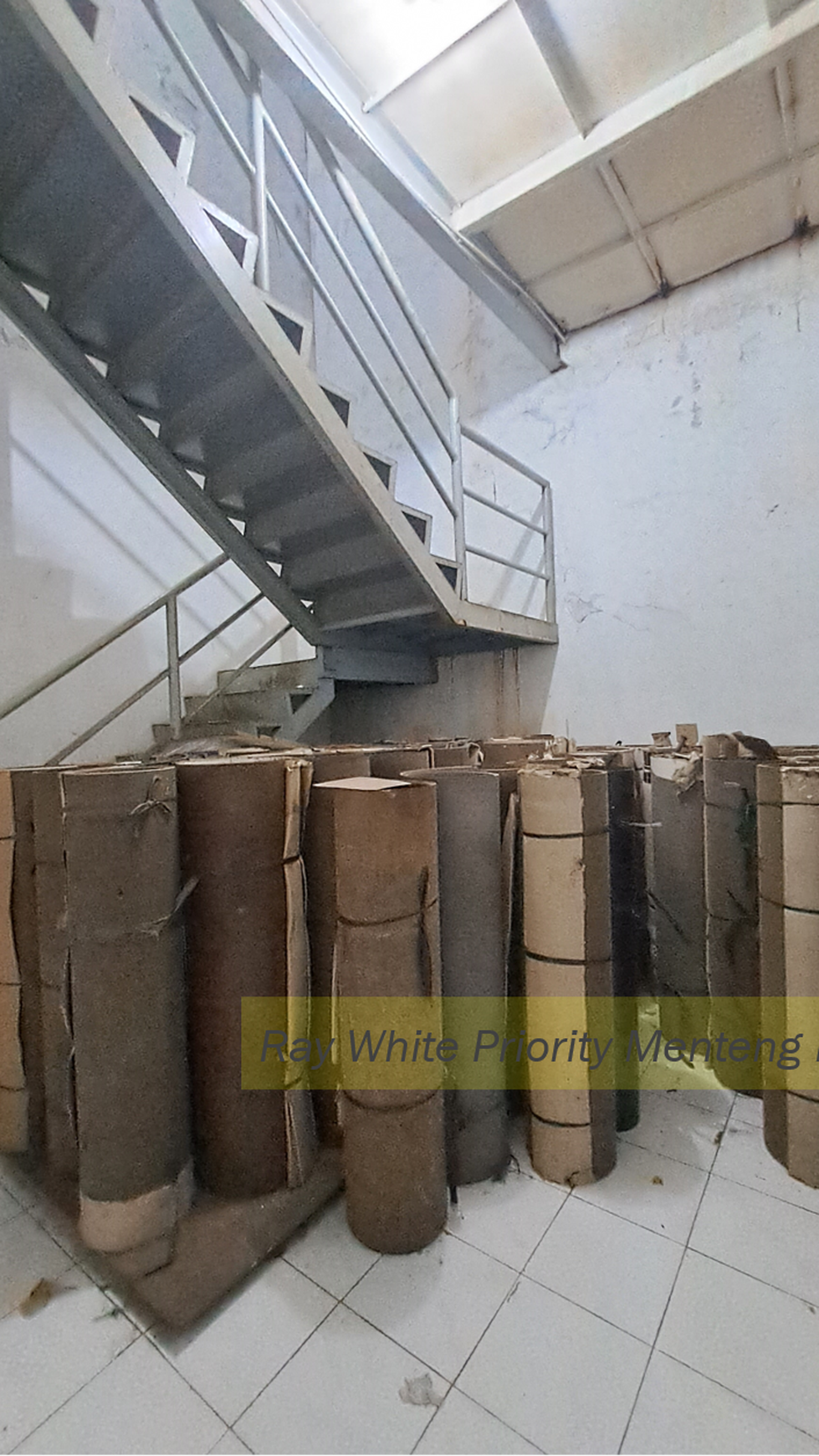 Tempat Usaha dengan Lokasi Strategis di Pondok Pinang - Jakarta Selatan