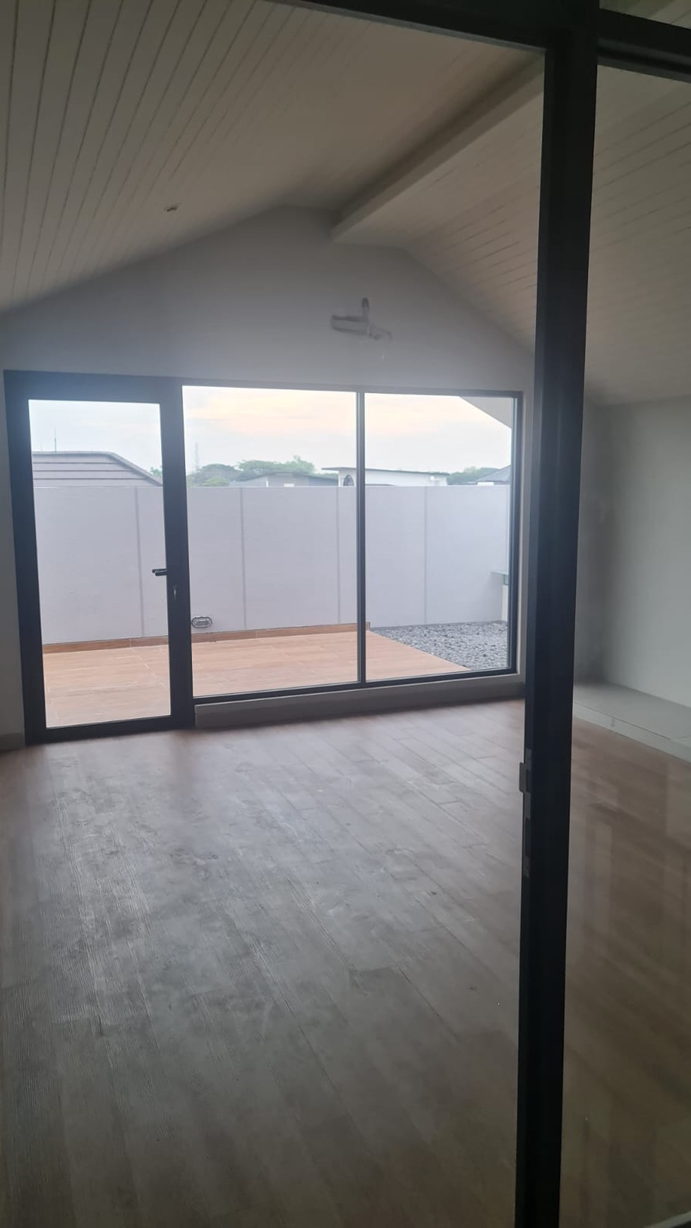 Dijual Murah Rumah Mewah Plus Kolam Renang Citraland Surabaya