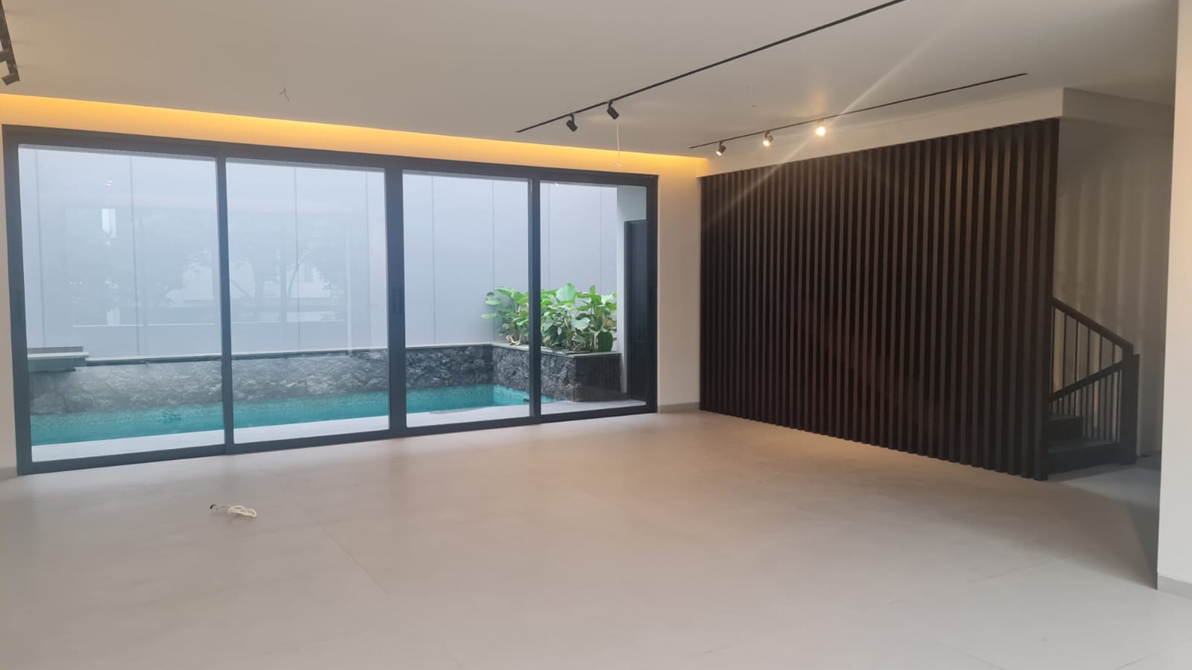 Dijual Murah Rumah Mewah Plus Kolam Renang Citraland Surabaya