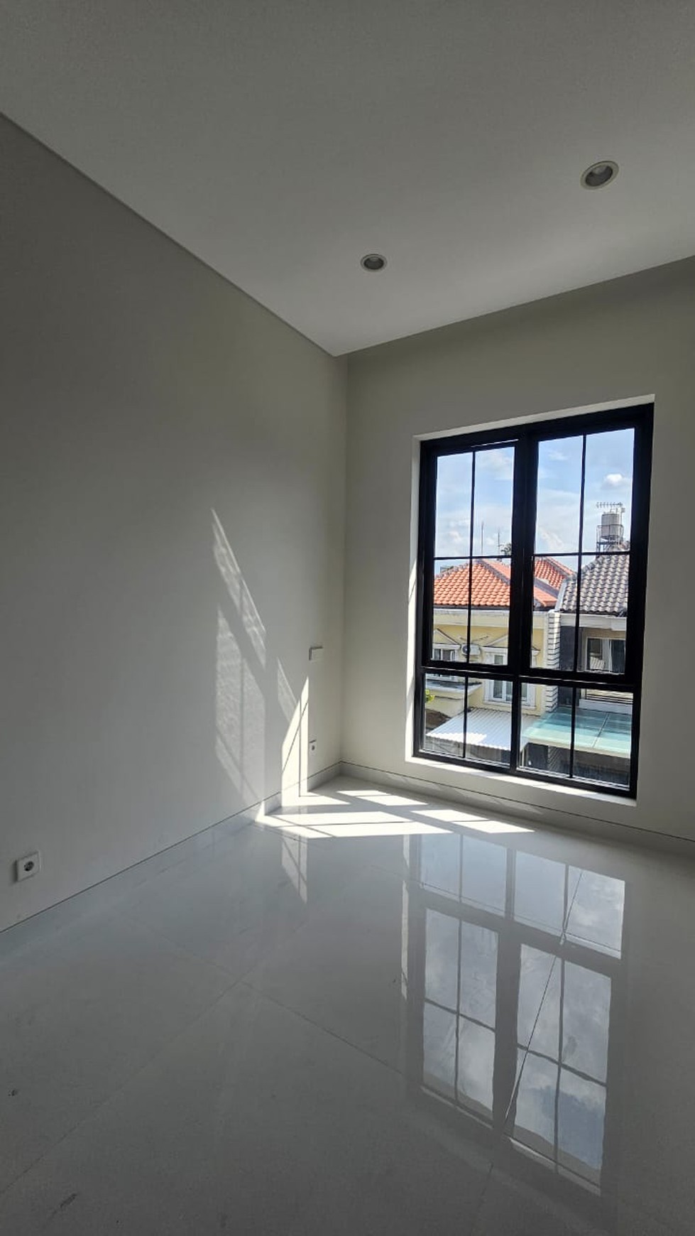 Dijual New Rumah Murah 4 Miliyar-an Graha Family Surabaya Barat