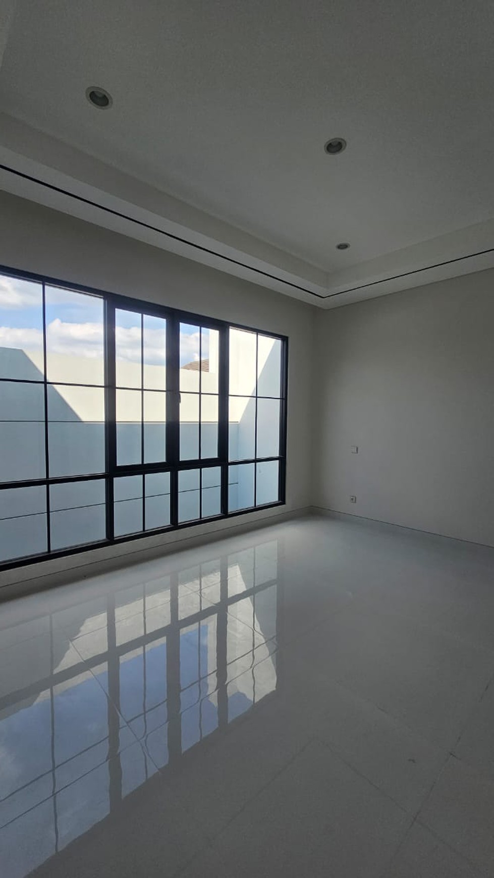 Dijual New Rumah Murah 4 Miliyar-an Graha Family Surabaya Barat