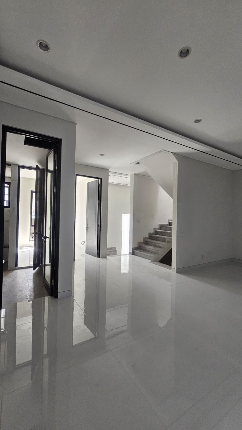 Dijual New Rumah Murah 4 Miliyar-an Graha Family Surabaya Barat