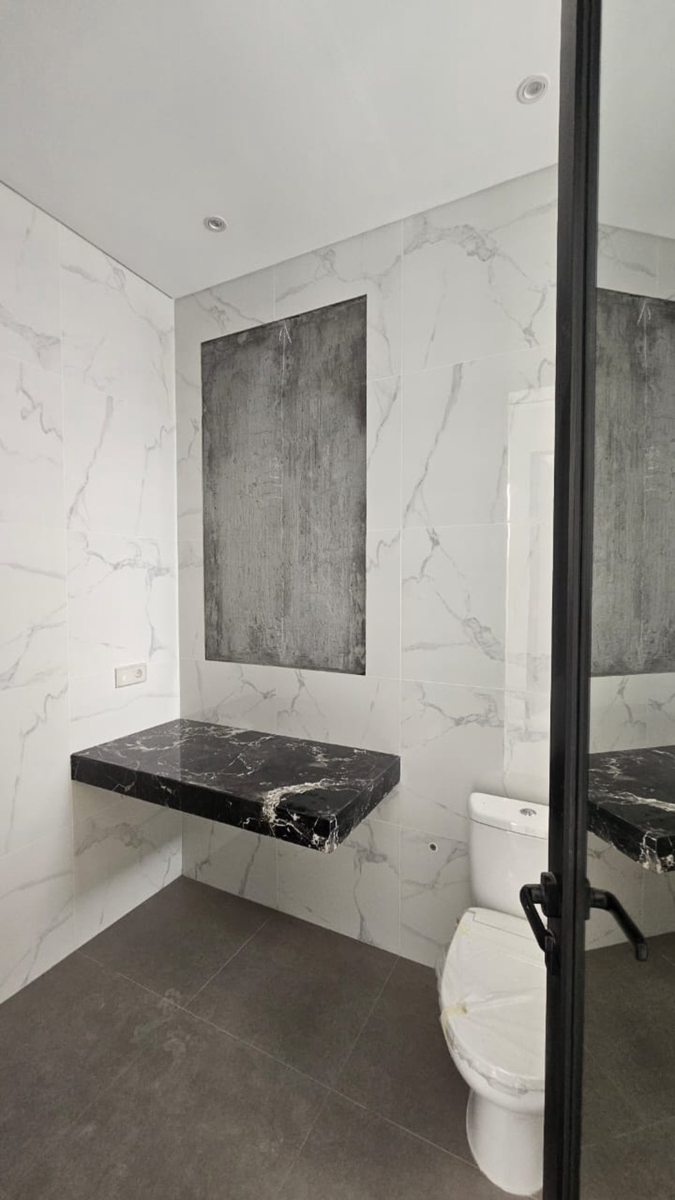 Dijual New Rumah Murah 4 Miliyar-an Graha Family Surabaya Barat