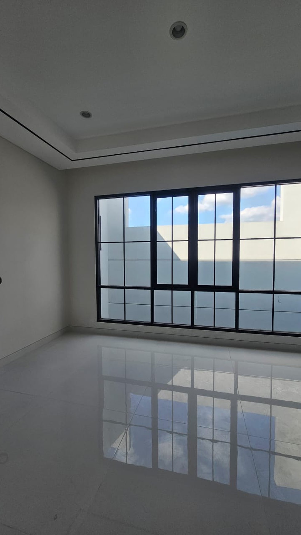 Dijual New Rumah Murah 4 Miliyar-an Graha Family Surabaya Barat