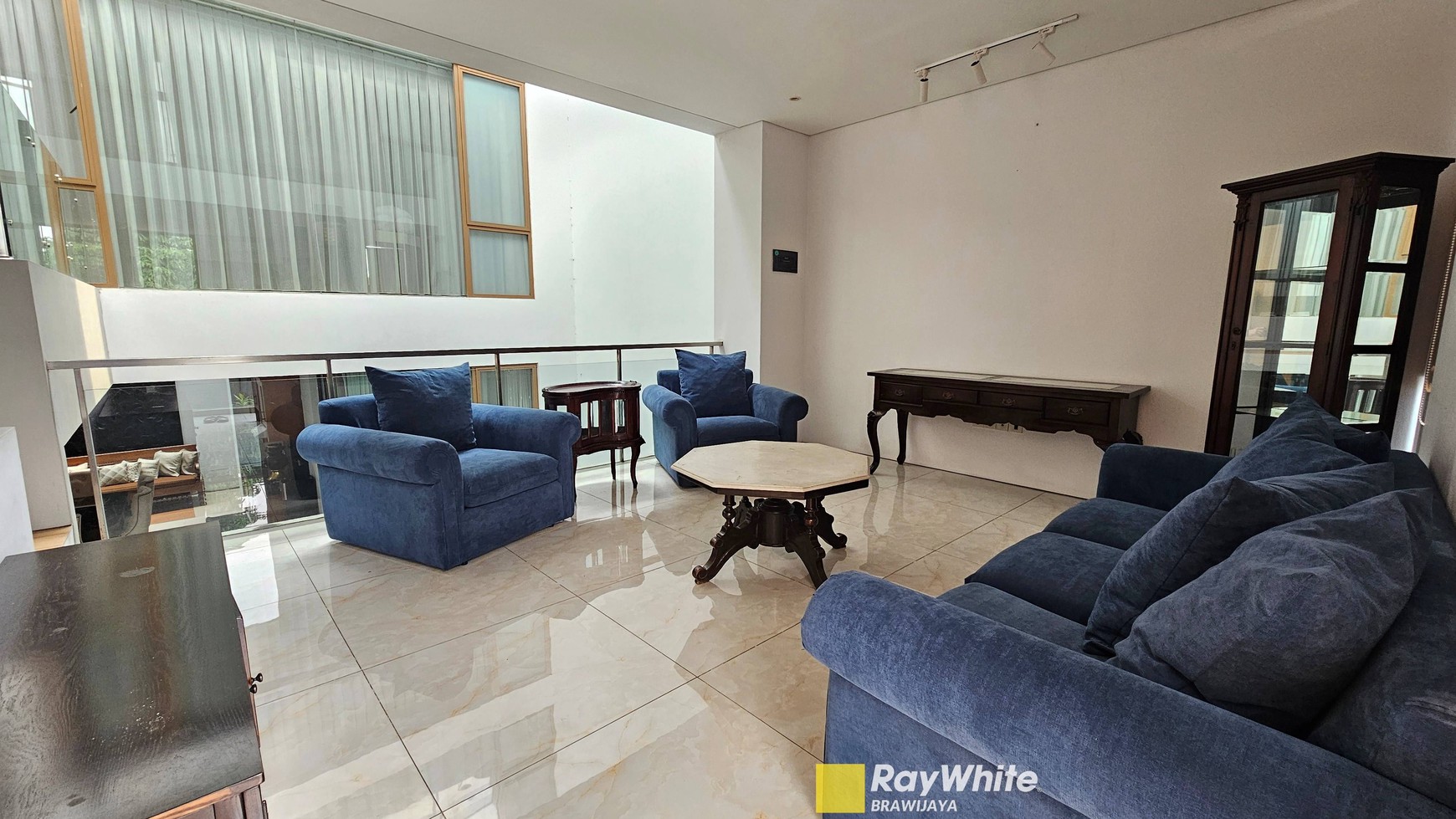 Rumah di Cilandak Barat, 2 menit ke tol Desari, Private Pool, 4 bedrooms