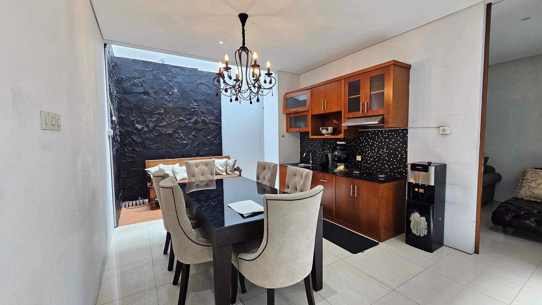 Rumah di Cilandak Barat, 2 menit ke tol Desari, Private Pool, 4 bedrooms