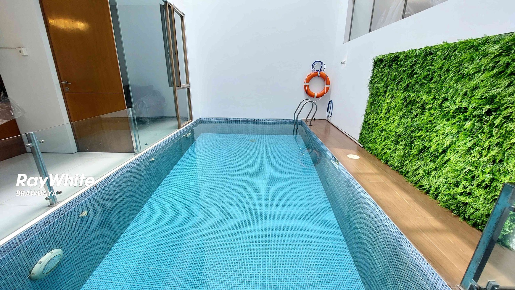Rumah di Cilandak Barat, 2 menit ke tol Desari, Private Pool, 4 bedrooms