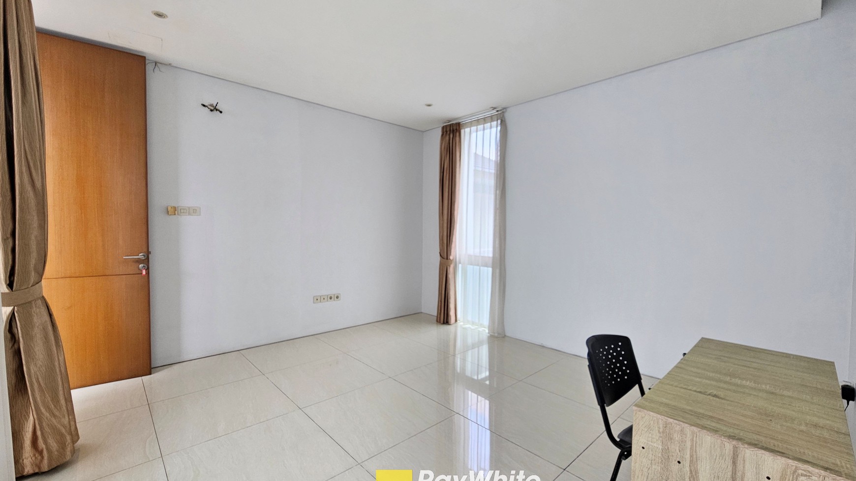 Rumah di Cilandak Barat, 2 menit ke tol Desari, Private Pool, 4 bedrooms