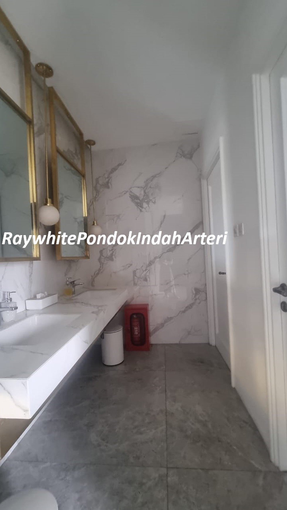 Ruko Gandeng Arteri Pondok Indah, Sangat Strateis, Full Furnished, nyaman dan mewah