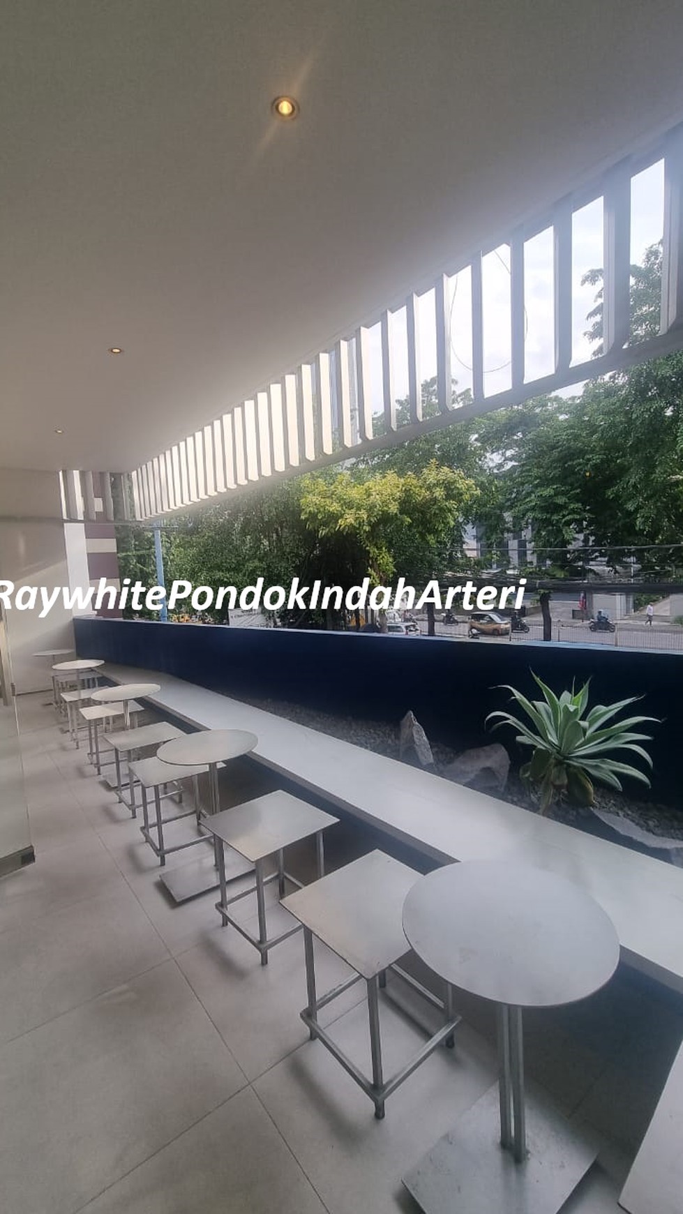 Ruko Gandeng Arteri Pondok Indah, Sangat Strateis, Full Furnished, nyaman dan mewah