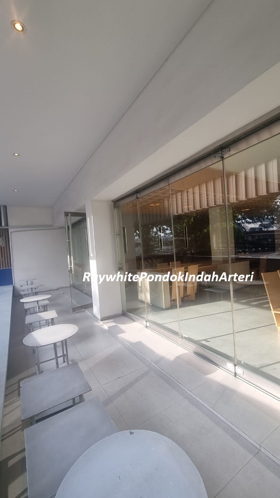 Ruko Gandeng Arteri Pondok Indah, Sangat Strateis, Full Furnished, nyaman dan mewah