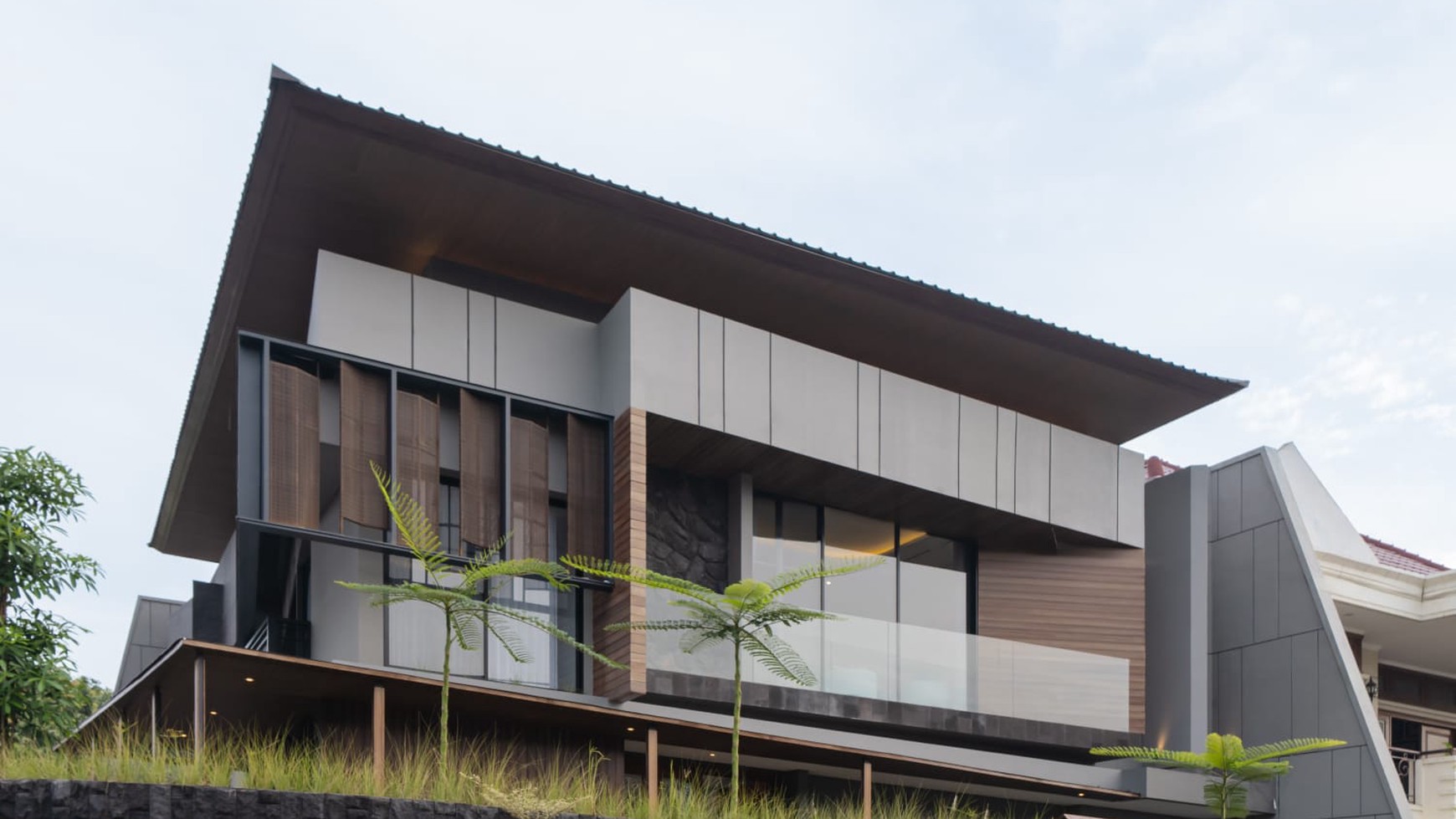 Dijual Rumah Manyar Kertoadi Dekat Galaxy Mall Surabaya Timur