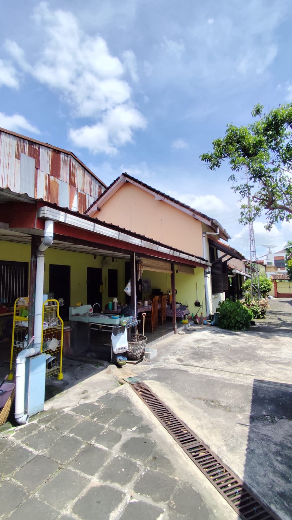 Rumah Gaya Kuno Tengah Kota Lokasi Dekat Alun-Alun Utara Yogyakarta