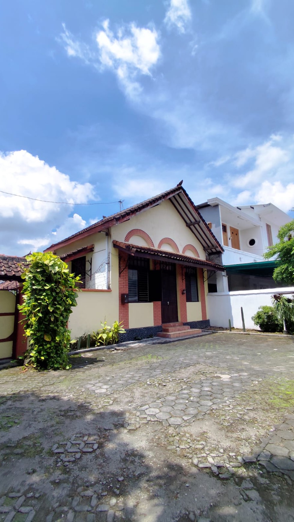 Rumah Gaya Kuno Tengah Kota Lokasi Dekat Alun-Alun Utara Yogyakarta