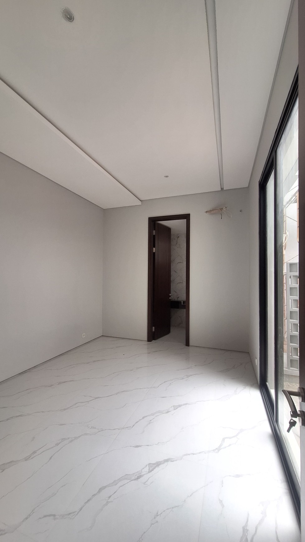 RUMAH NEW 5M-AN LOKASI TERDEPAN CITRALAND SURABAYA DEKAT PAKUWON MALL