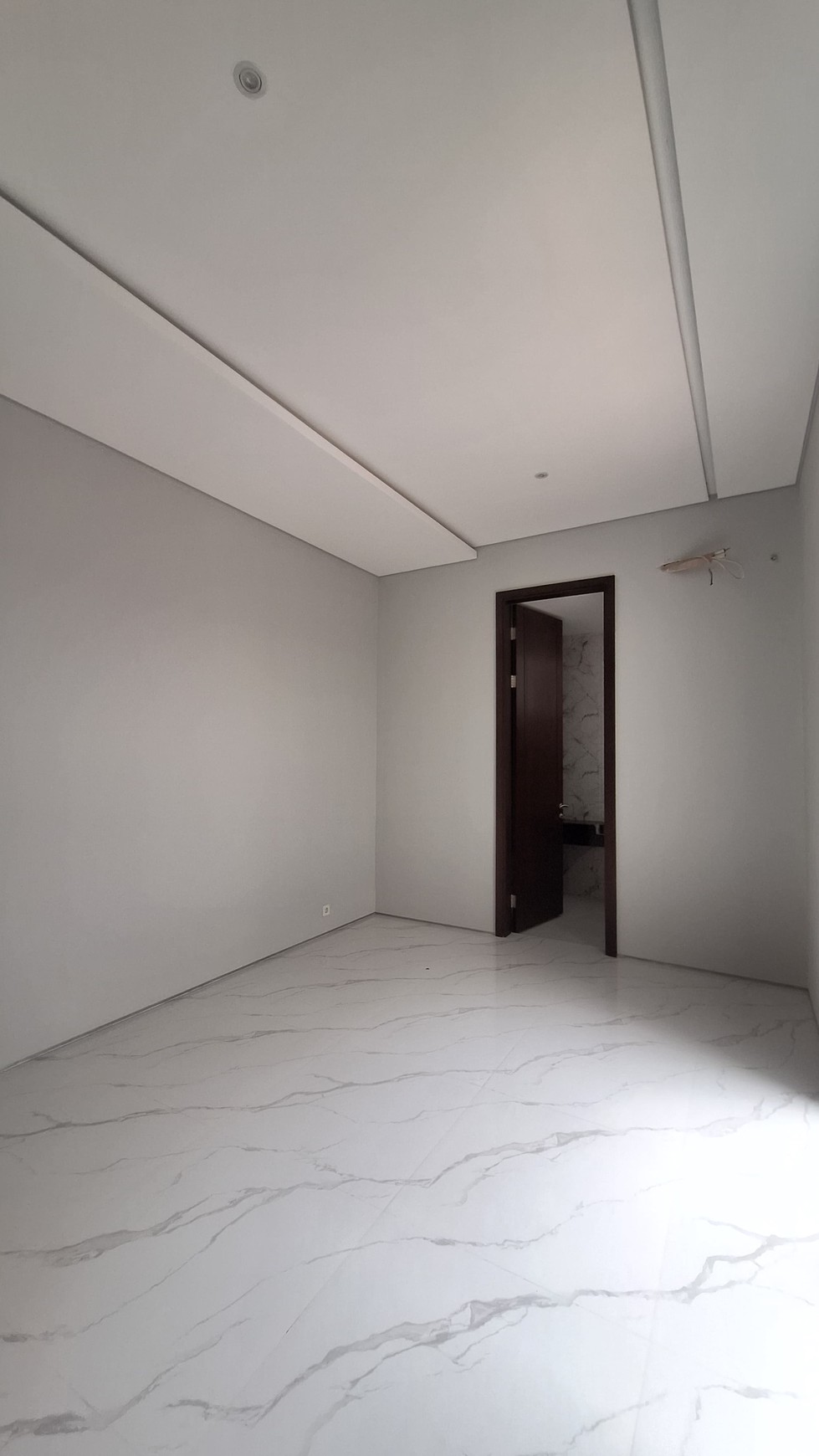 RUMAH NEW 5M-AN LOKASI TERDEPAN CITRALAND SURABAYA DEKAT PAKUWON MALL