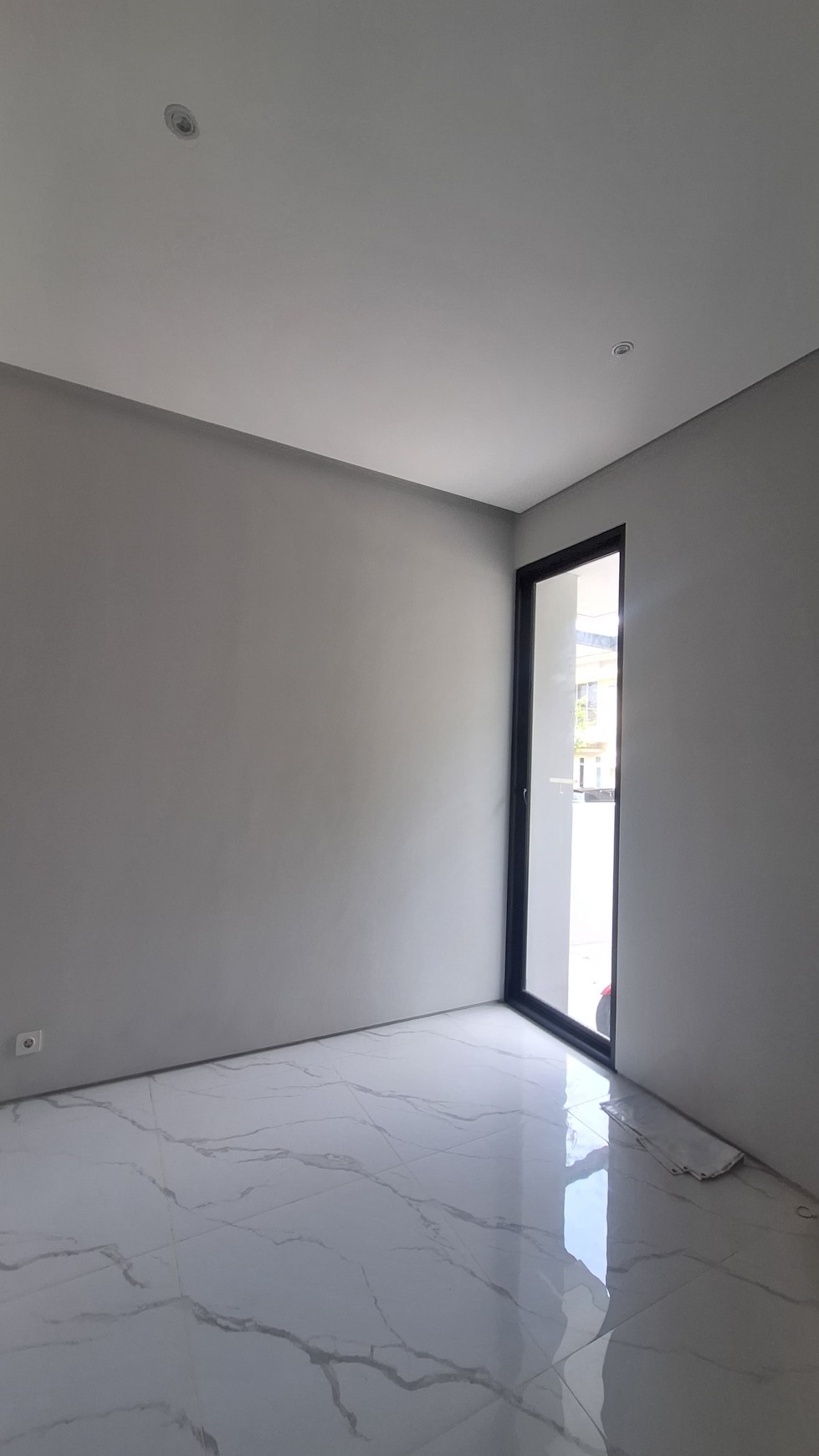 RUMAH NEW 5M-AN LOKASI TERDEPAN CITRALAND SURABAYA DEKAT PAKUWON MALL