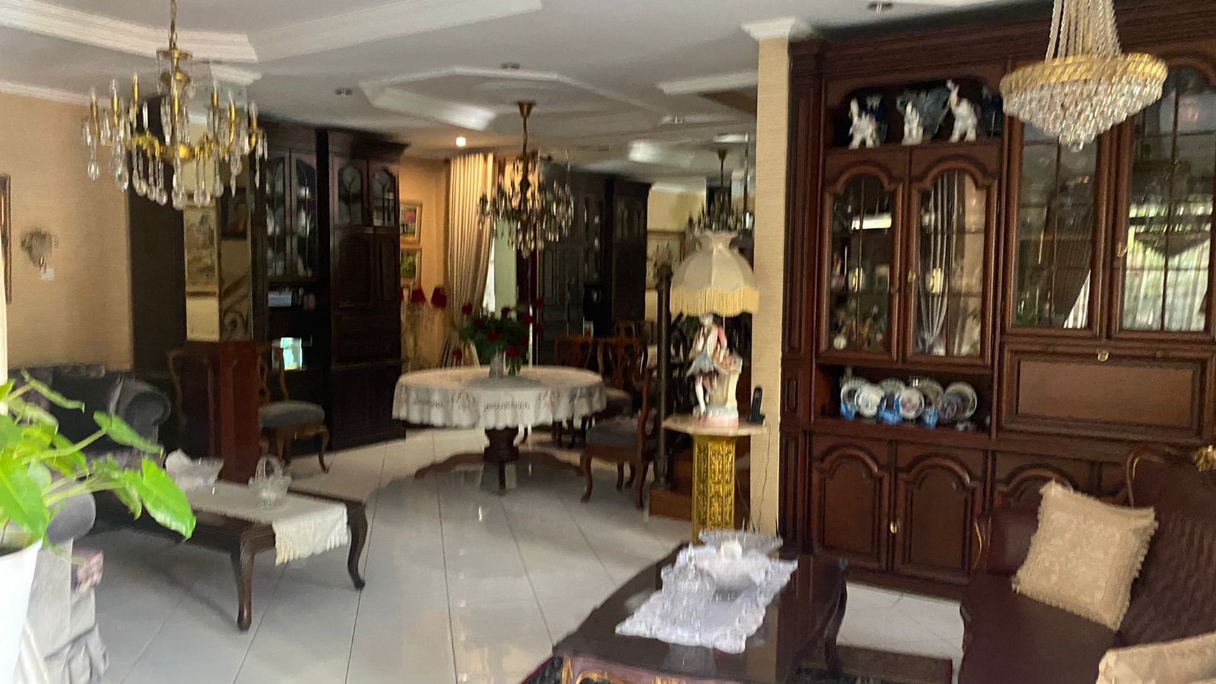 Di Jual Rumah Asri 2 Lantai siap Huni di Salemba