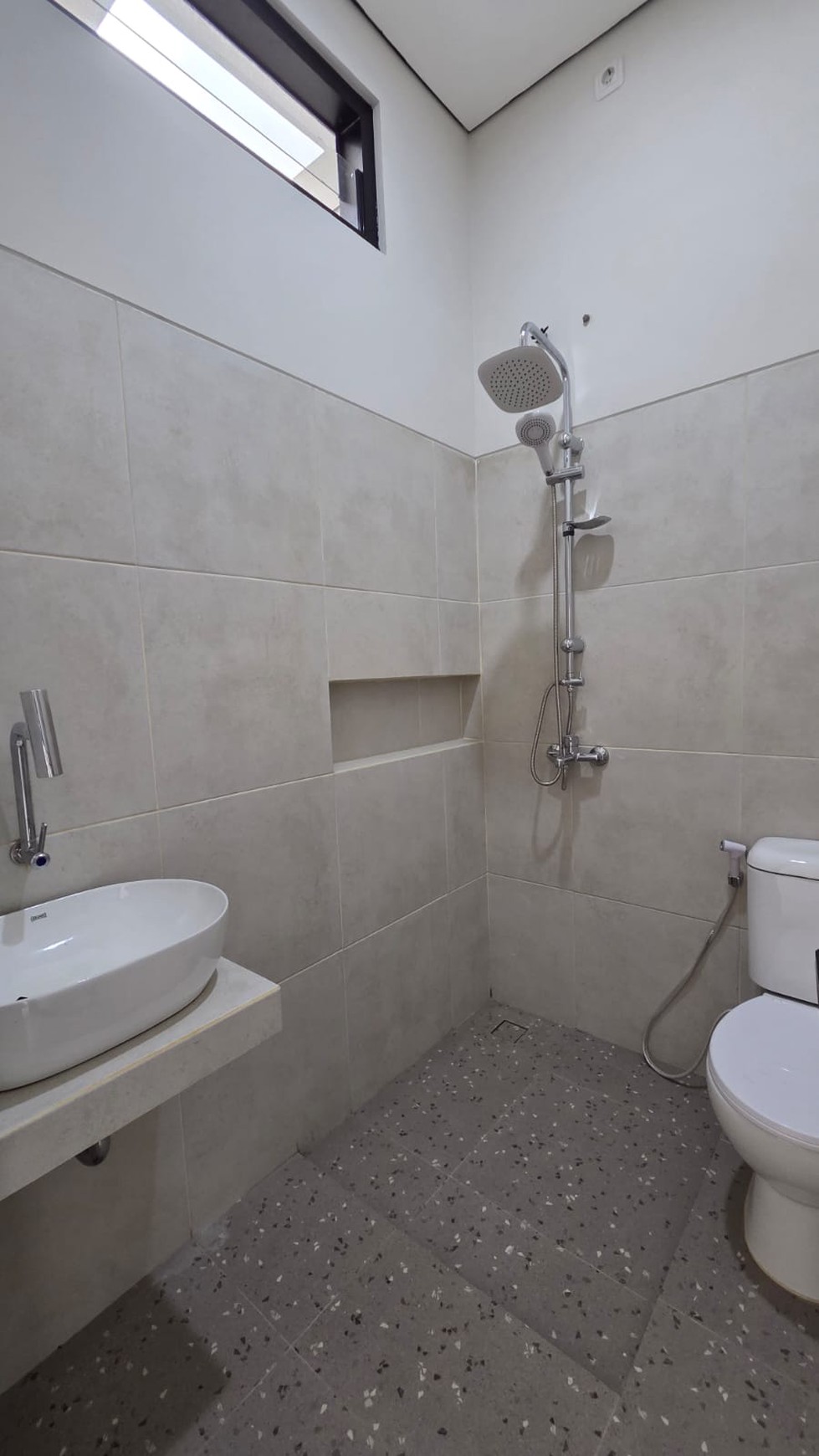 Brand New!! Rumah Cantik 2 Lantai dengan Desain Modern Siap Huni Lokasi Strategis @Bintaro, Sektor 5