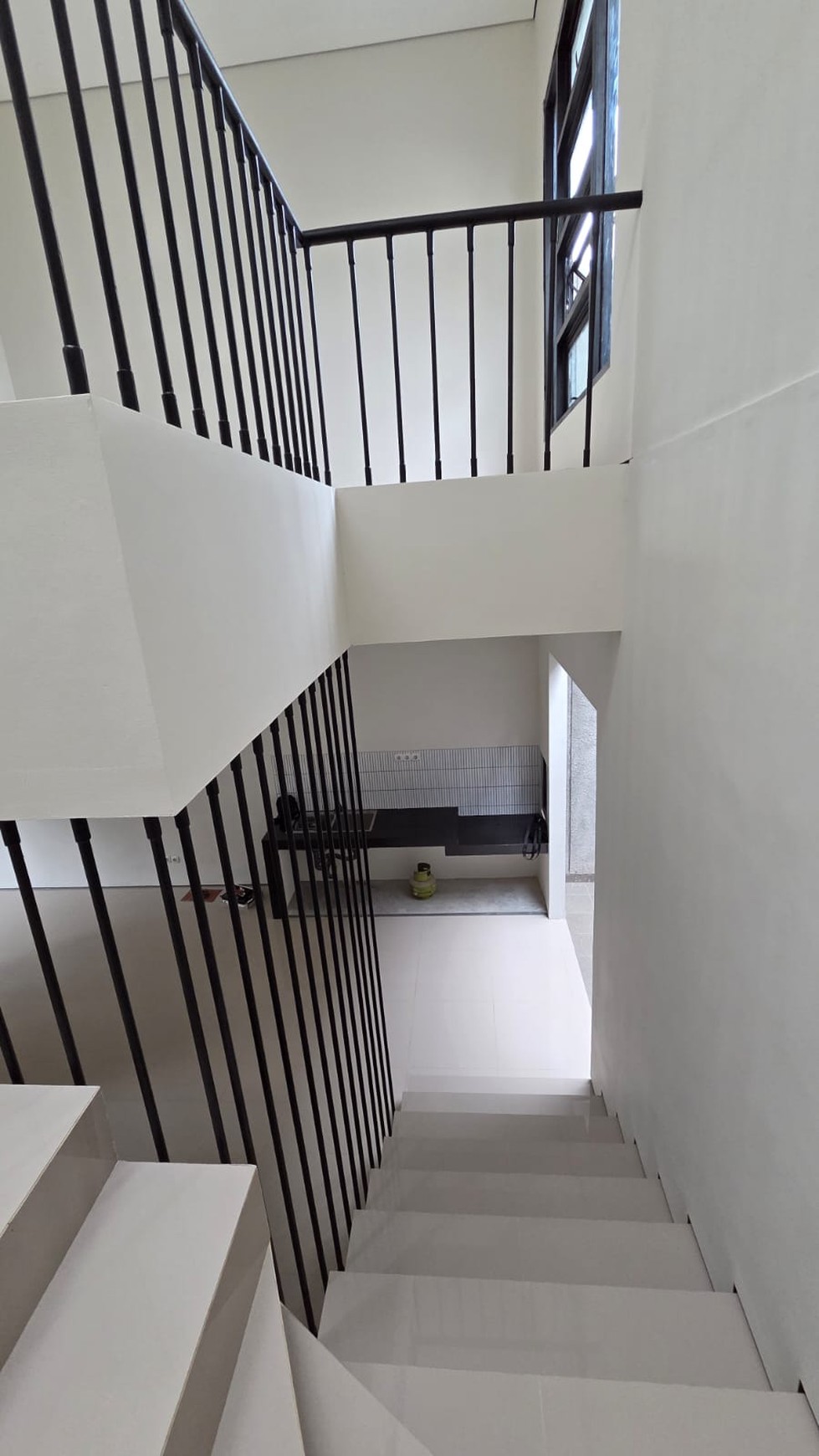 Brand New!! Rumah Cantik 2 Lantai dengan Desain Modern Siap Huni Lokasi Strategis @Bintaro, Sektor 5