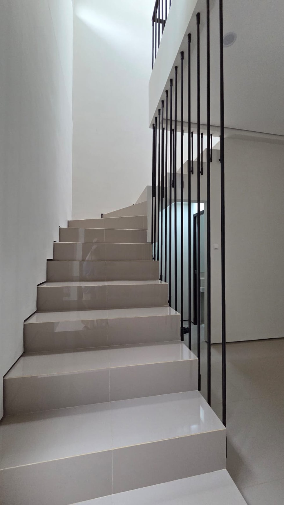 Brand New!! Rumah Cantik 2 Lantai dengan Desain Modern Siap Huni Lokasi Strategis @Bintaro, Sektor 5