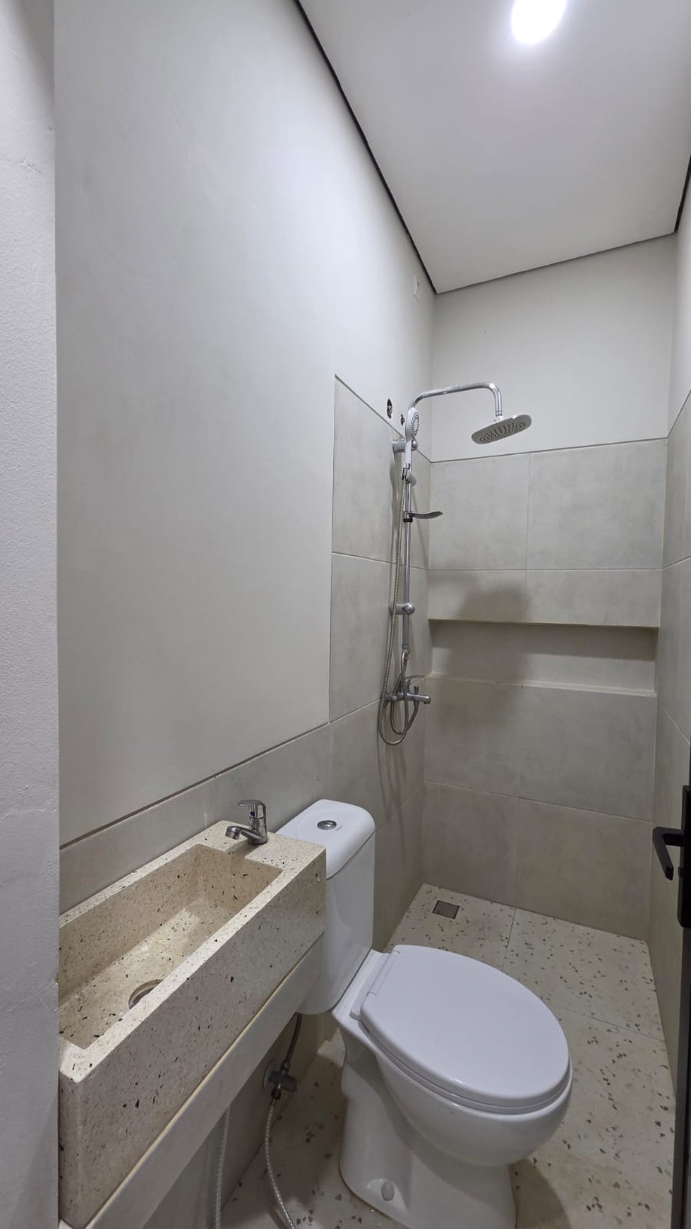 Brand New!! Rumah Cantik 2 Lantai dengan Desain Modern Siap Huni Lokasi Strategis @Bintaro, Sektor 5