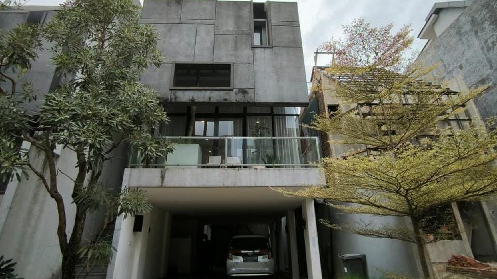 DIJUAL Rumah 2 Lt Kondisi Siap Huni - CIREUNDEU