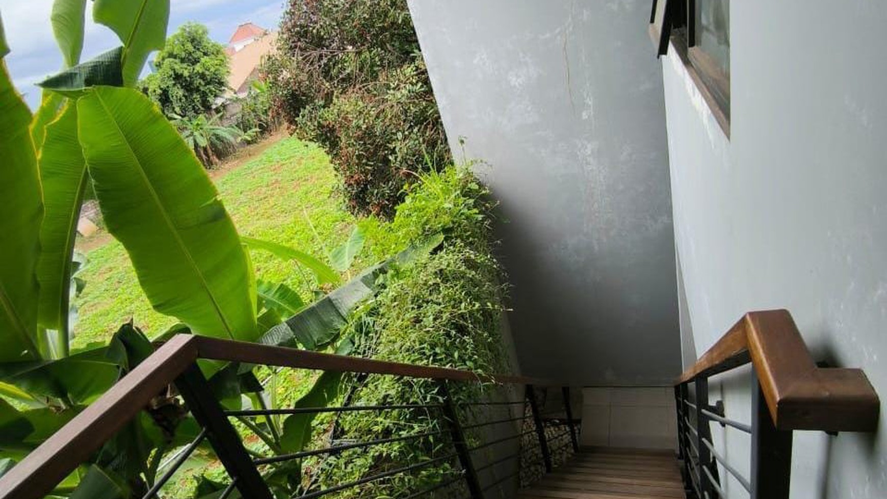 DIJUAL Rumah 2 Lt Kondisi Siap Huni - CIREUNDEU